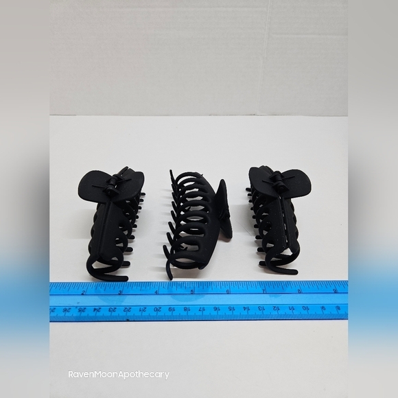 3/15$ Bundle Deal NWOT Hair Clips Black 3 pc - Picture 3 of 3